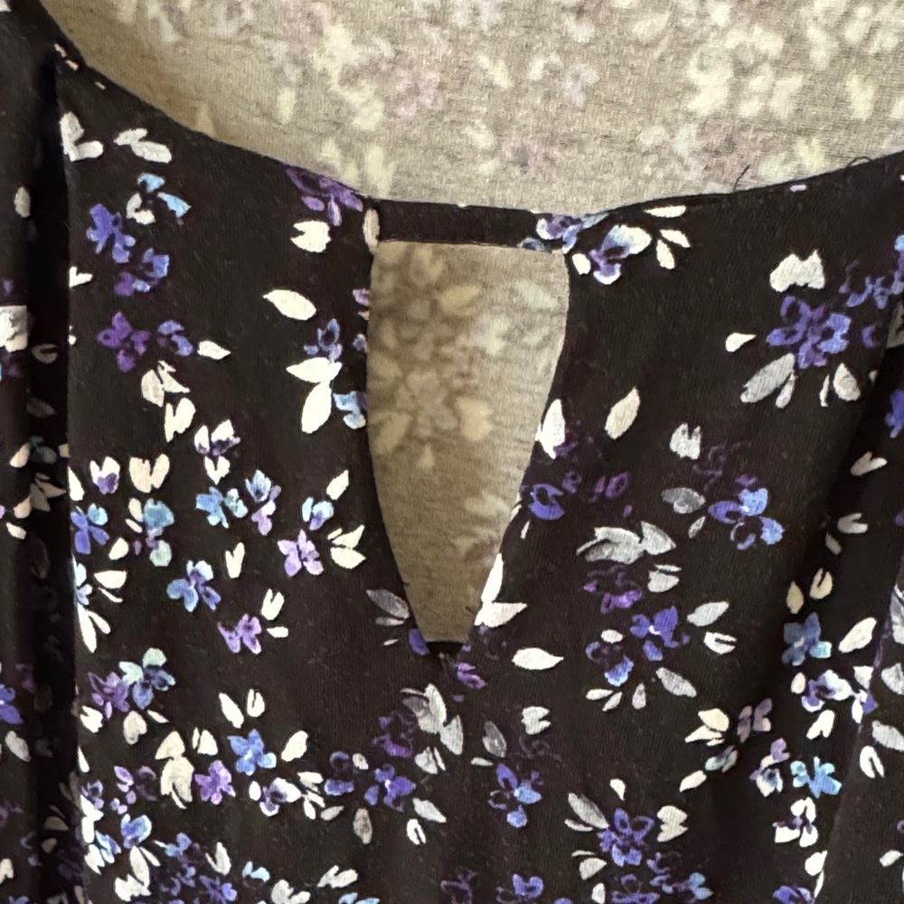 J. Jill Black Floral Long-Sleeve Keyhole Crewneck Blouse. - Picture 3 of 10